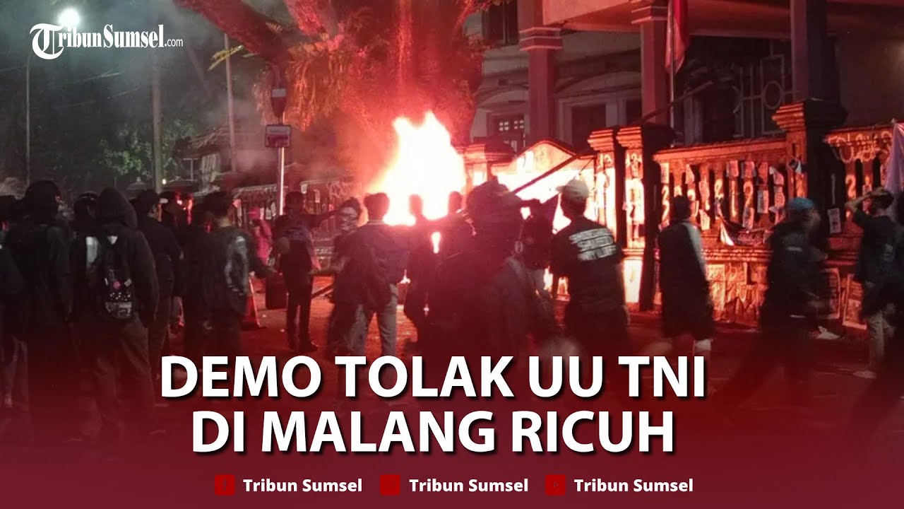 🔴MEMANAS! Demo Tolak UU TNI di DPRD Malang Ricuh, Water Cannon Pukul Mundur Massa