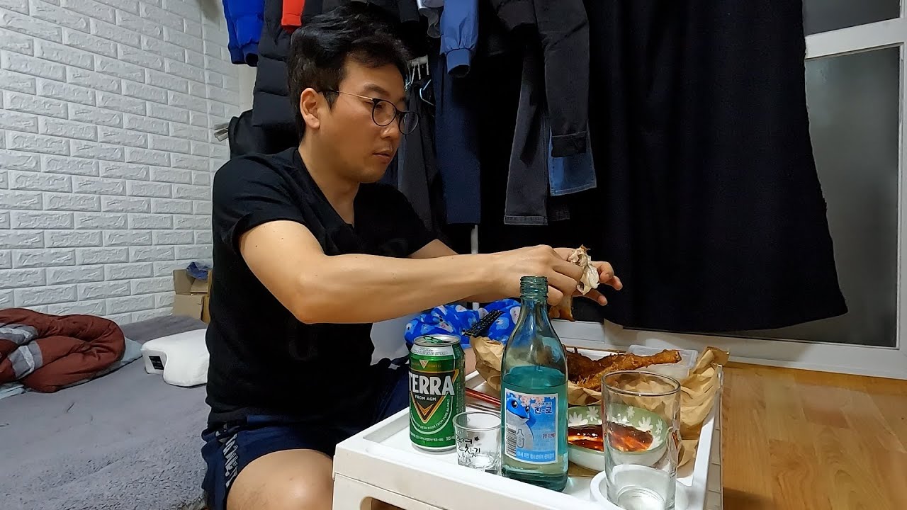 44살 독수공방 노총각 가끔 그럴때 있잖아요.. 옛통에 소맥 미친듯이..