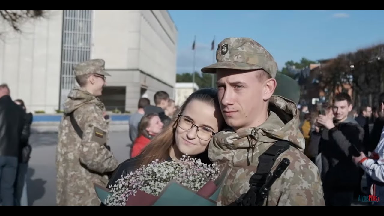 Karių priesaika ir jautrios artimųjų sveikinimų akimirkos