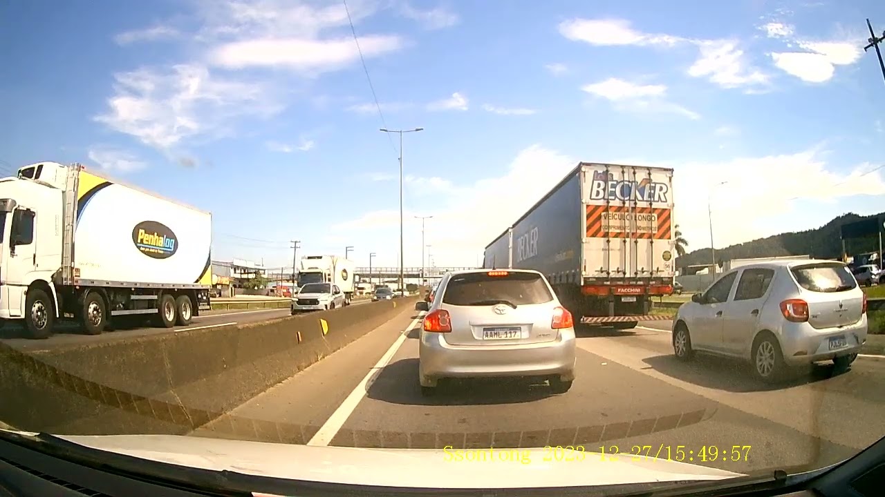 Rodovia BR 101, Blumenau -  Itajaí indo para Florianópolis , 27/12/2025   VID 015