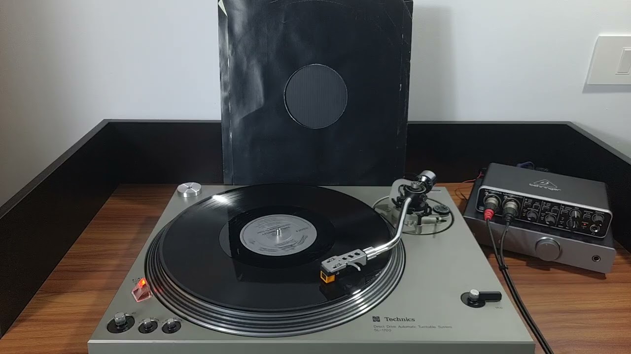 Earlene Bentley - The Boys Come to Town (Instrumental) [1983]