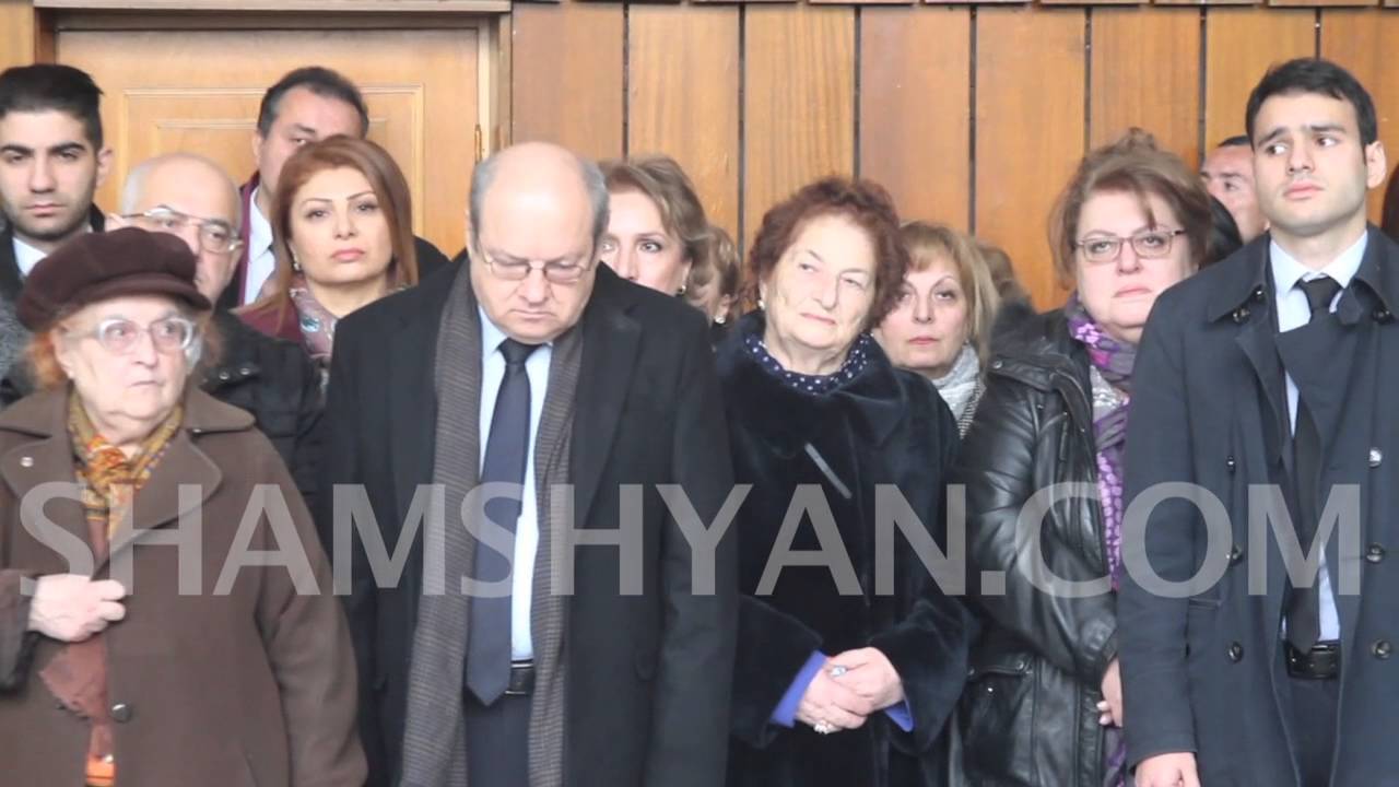 Վ.Վարդերեսյանի մարմինը Սունդուկյանի թատրոնից ոտքով տեղափոխվեց Կոմիտասի անվան Պանթեոն