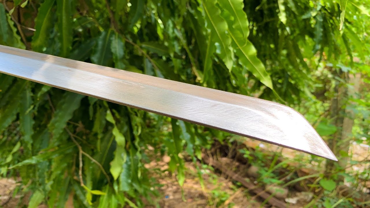 Sword Making - Forging A Razor Sharp Samurai Out of Rusted Chainsaw Bar | Japanese Sword