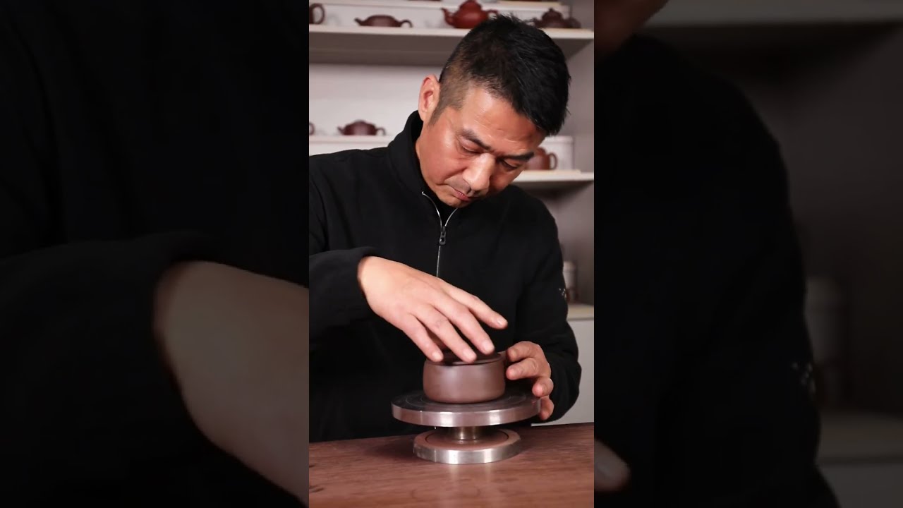 The Art of Zisha: All-Handmade De Zhong Teapot by Master Zheng Hongjun | Yixing Pottery