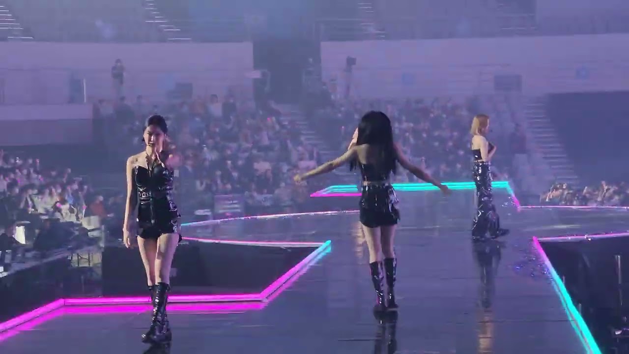 [Fancam] 직캠 221016 LOONA 이달의소녀 Day & Night LOONATHEWORLD IN SEOUL