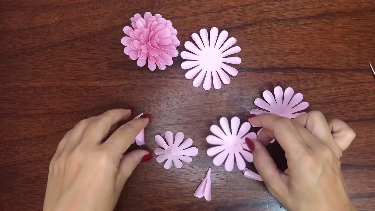 Flor de papel para topo de bolo fácil de fazer
