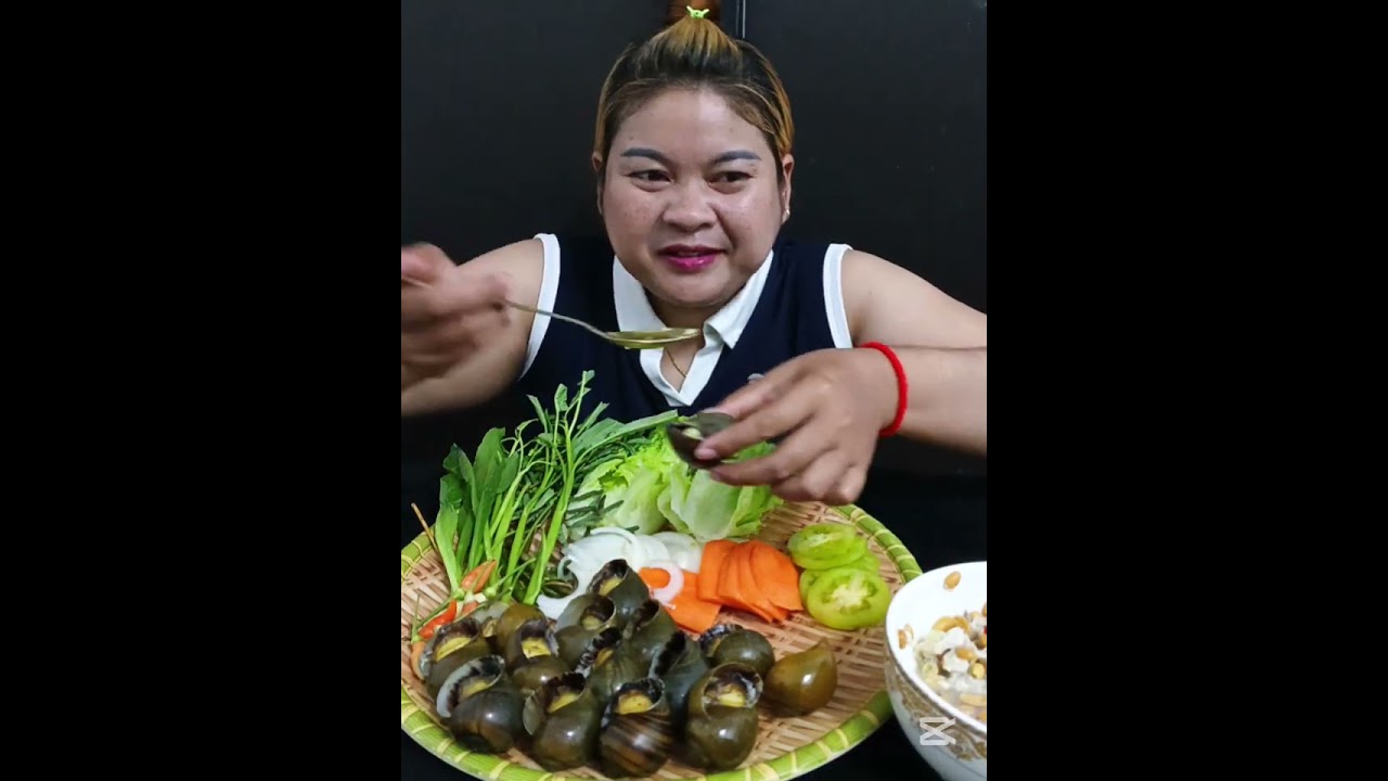 Amazing, delicious grilled snails in sugarcane juice. 