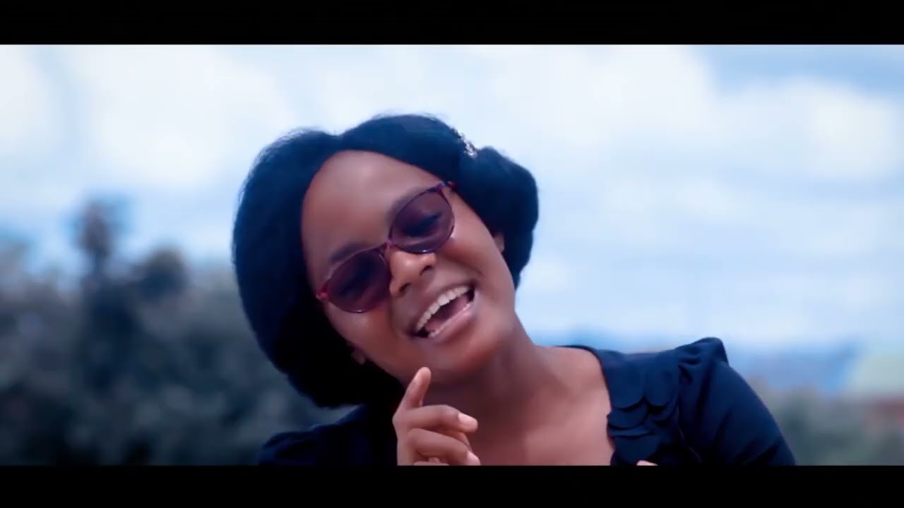 Je continue à marcher de la 𝚂𝚛 ROSE DEMBA