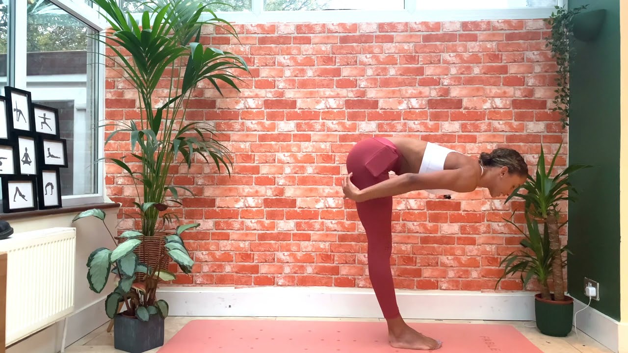 3.3  Week 3: Motivate - Flow with Lina Beginners Yoga 1