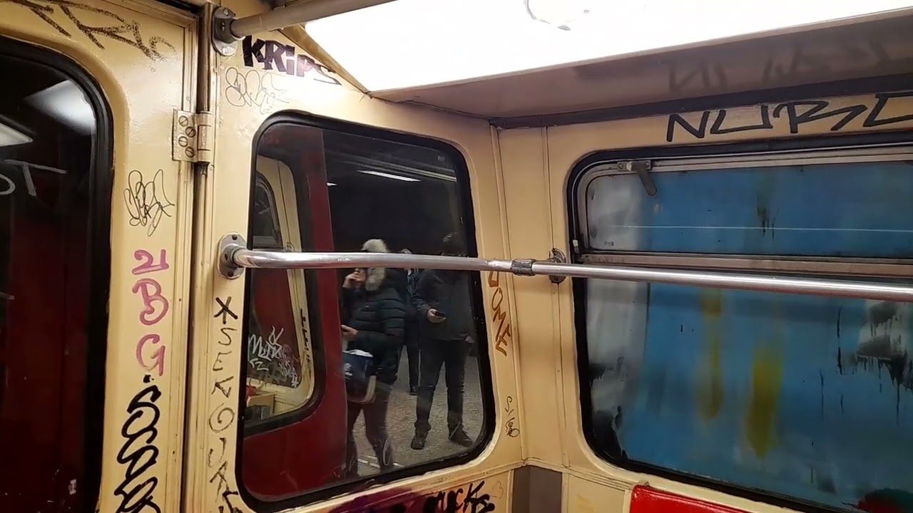 Călătorie cu un metrou Iva Astra între stația Gara de Nord 2 și Basarab 2