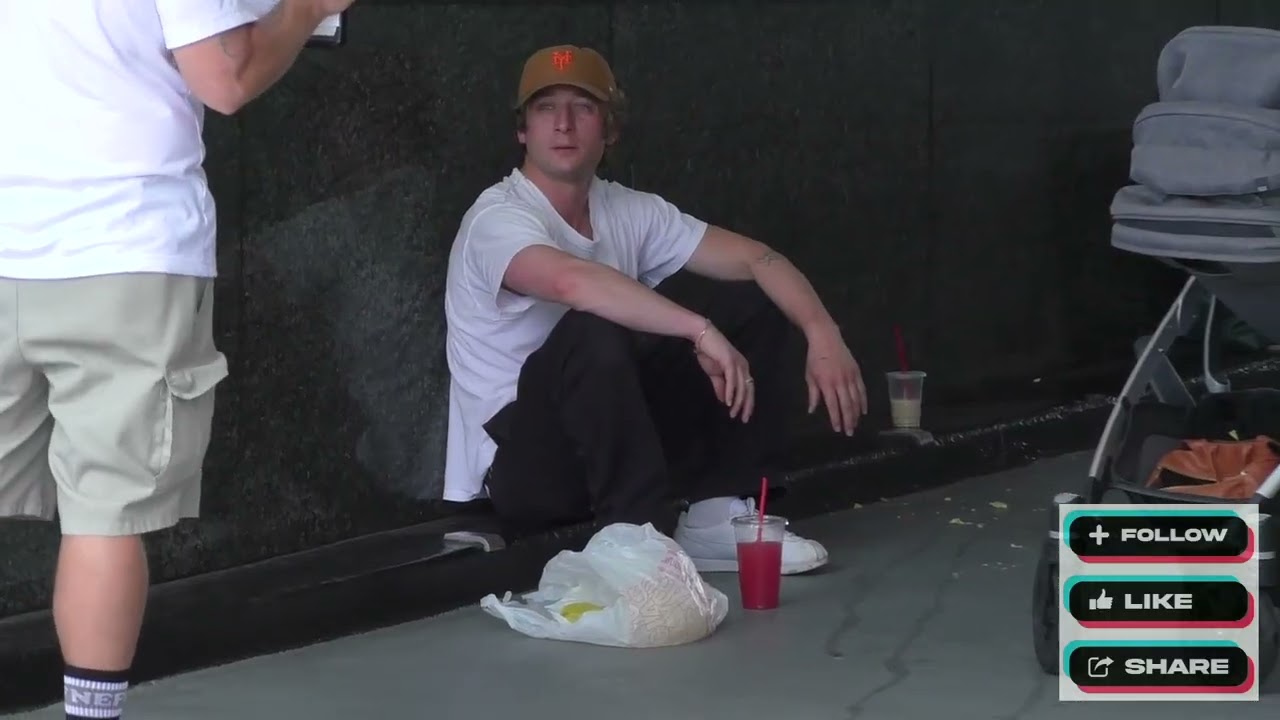 Jeremy Allen White shopping at Studio City Farmers Market