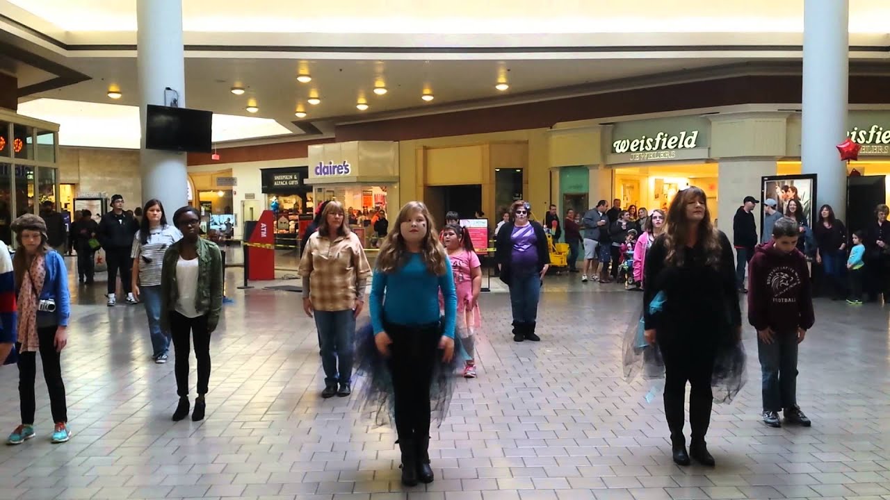 Thriller: the flash mob (ft. Mr. Moonwalker)