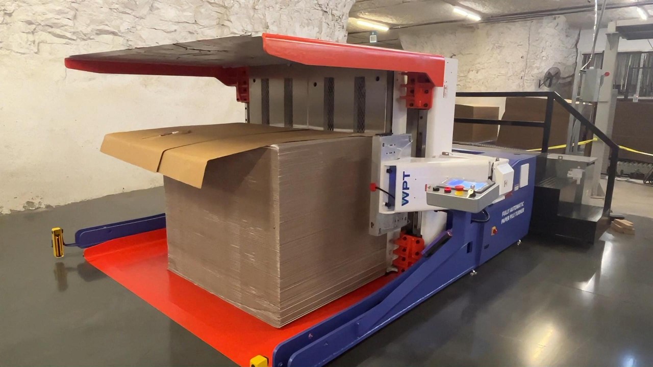 Automatic pile turner WPT-215A aligns and airs the corrugated cardboard #fyp #wptpileturner #machine