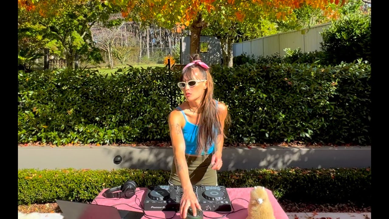 Dreamy Ambient Techno In My Garden