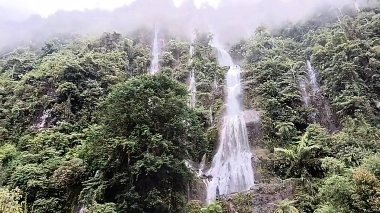 Wisata Air Terjun Curug Tilu Cipelah , Kec. Rancabali Kab. Bandung Jawa Barat Indonesia 
