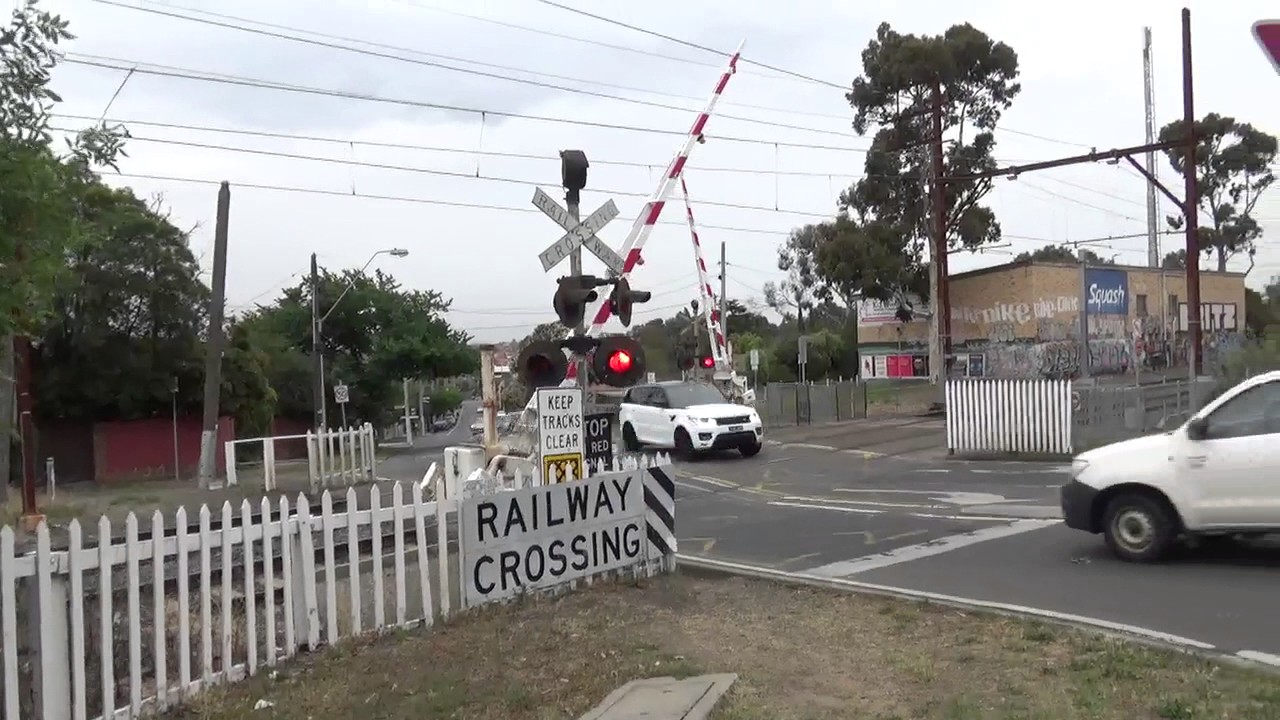 Marshall St Level Crossing, Ivanhoe, Before Upgrade