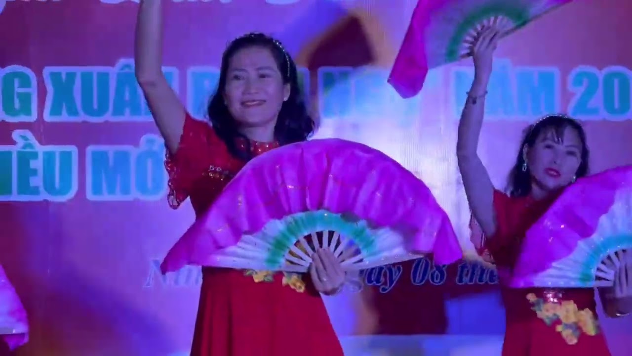 Múa Xuân đẹp làm sao tại Bến NK 