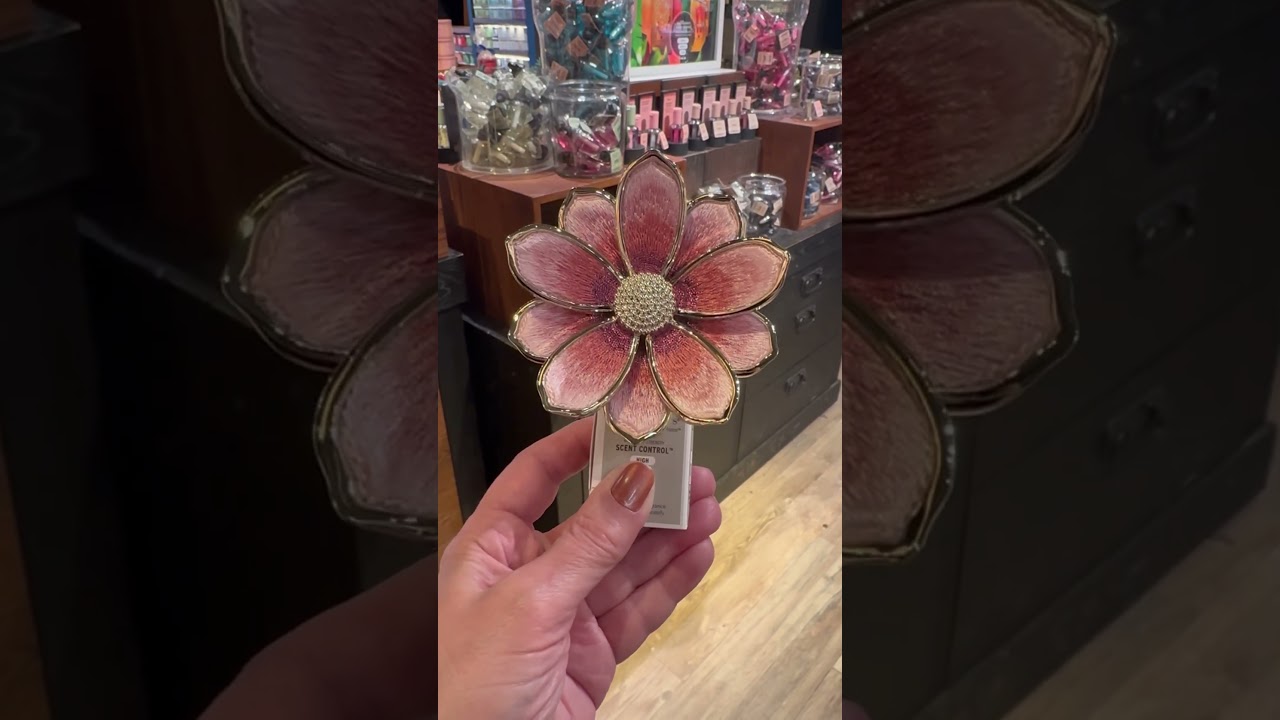 Bath & Body Works Flower Wallflowers Plug #bathandbodyworks #flowers #wallflowers #fragrance