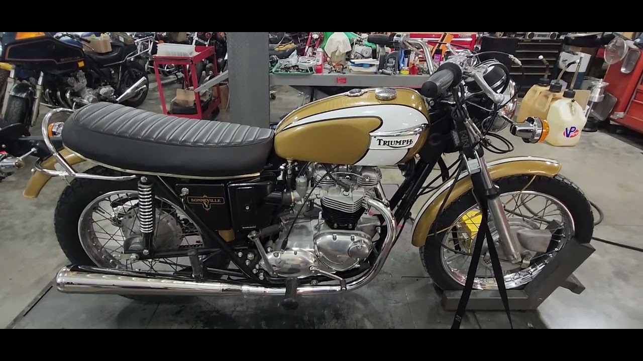 1972 Triumph Bonneville 650 running.