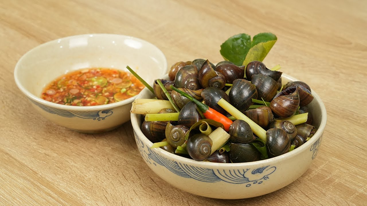 C&aacute;ch Luộc Ốc Thơm Ngon Thơm Với Gừng Sả L&aacute; Chanh, K&egrave;m C&ocirc;ng Thức Nước Chấm Cực Đ&atilde;!