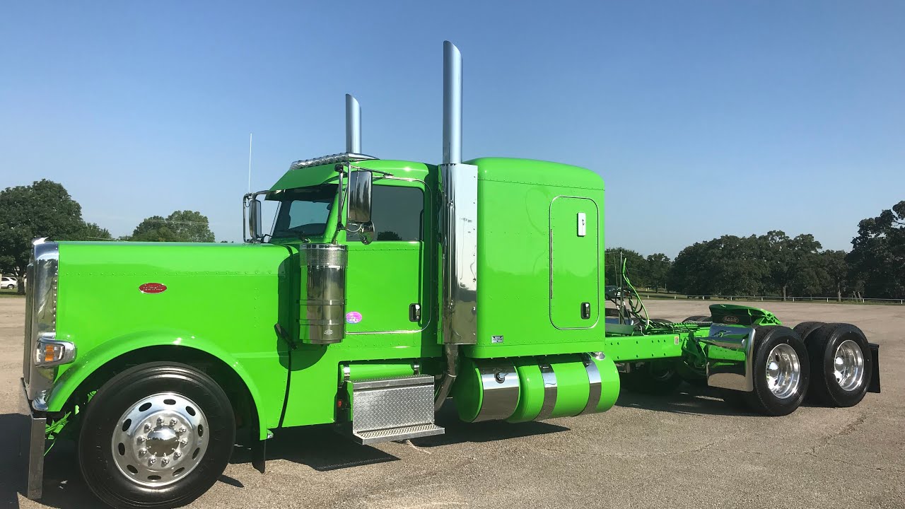 2019 Peterbilt 389 Monster Green 300” Left Lane Hot Rod