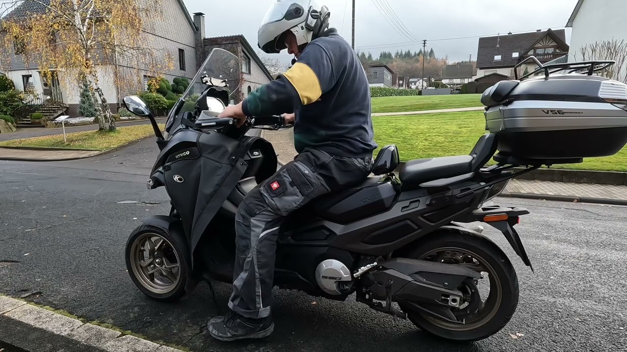 Seitenst&auml;nder an der Kymco CV3 - Phase 1
