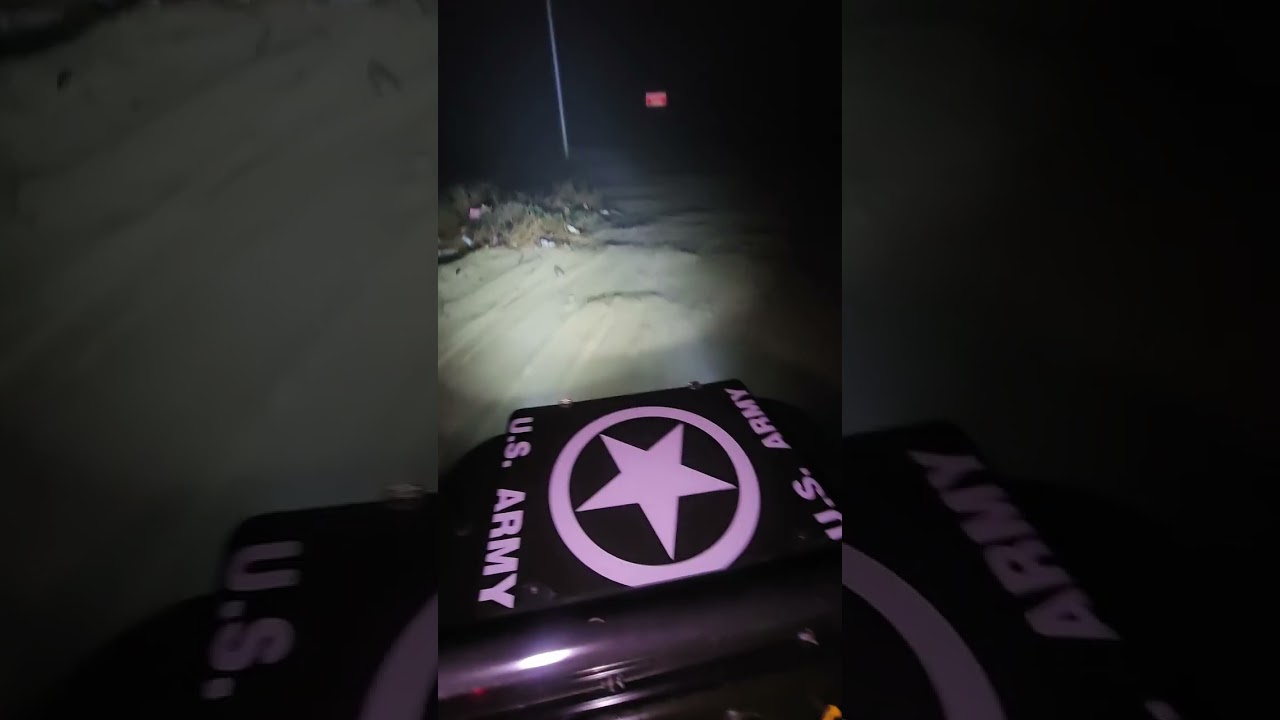  على الميني جيب اخر الليل و ضباب ومكان خطير