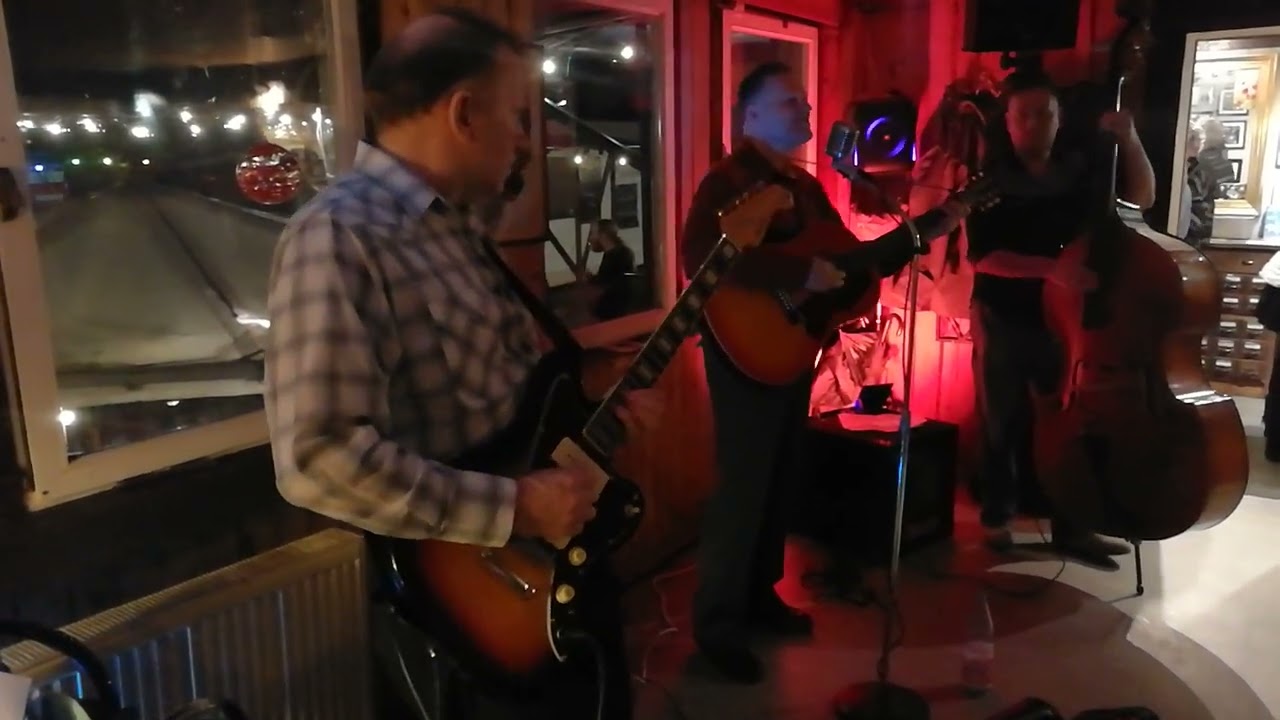 THE ROCK'N'ROLL TRIO - SITTIN' ON TOP OF THE WORLD (THE MISSISSIPPI SHEIKS / CURTIS GORDON) BERLIN