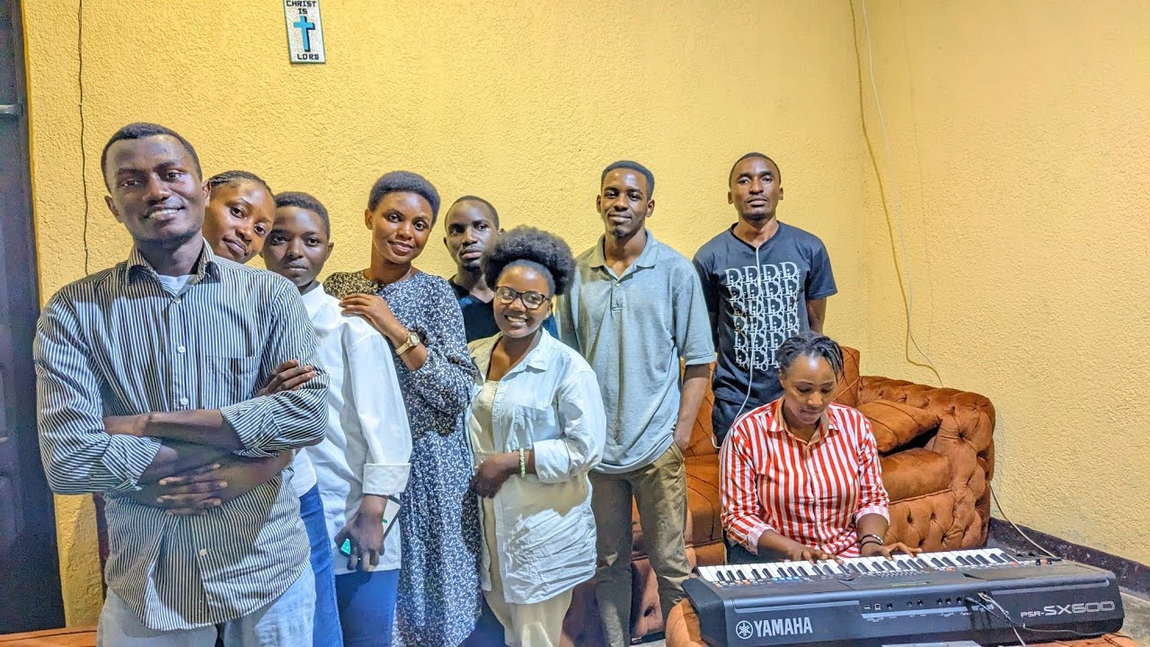 Wahozeho @ChrysoNdasingwa  Umuremyi @GisubizoMinistry-Kigali   /Cover @GraceAlone31 🙌🙌