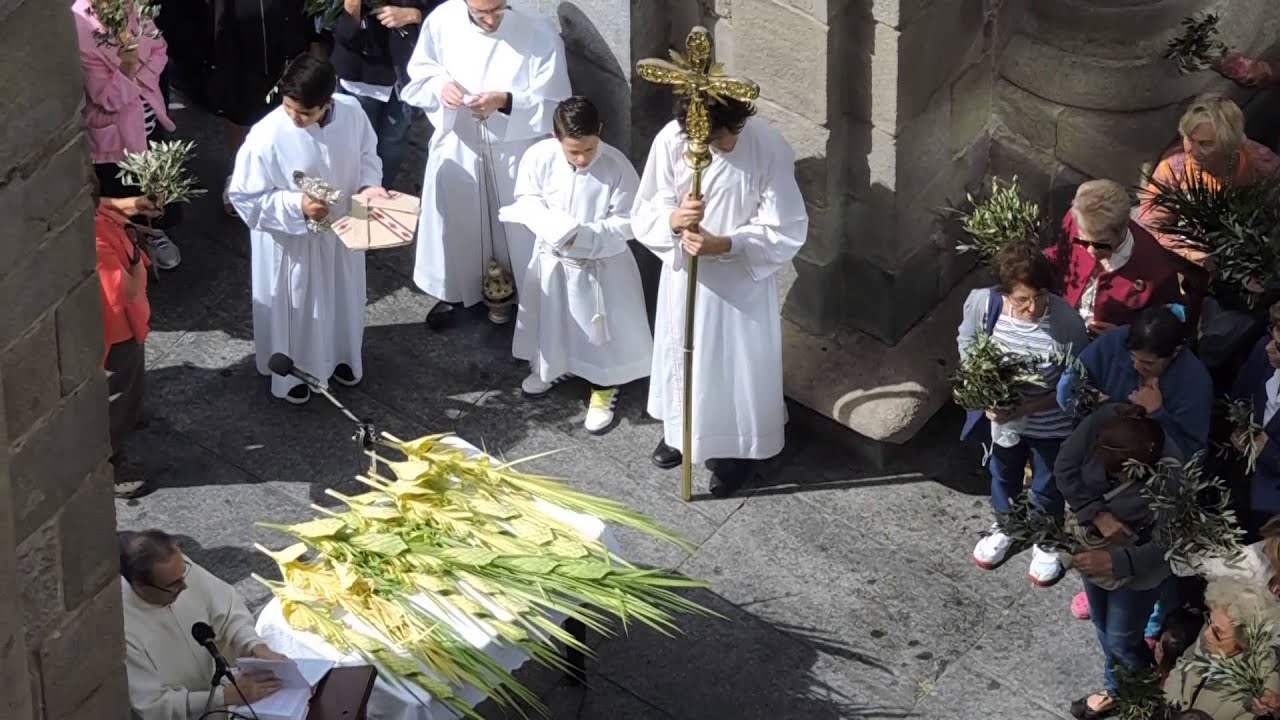 Cardenal Daniel Sturla dando inicio a la semana santa en Montevide, Uruguay