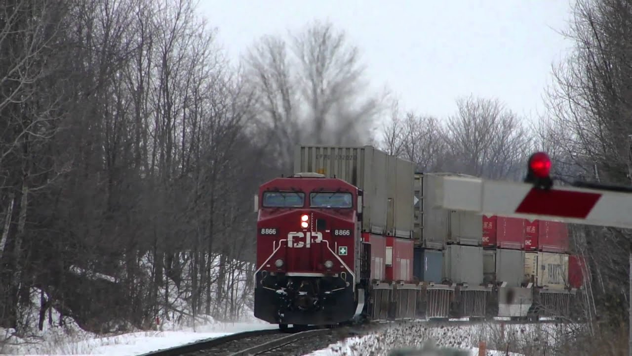 CP 8866 meets CP 8788 in Craighurst 1/2 (16FEB2011)