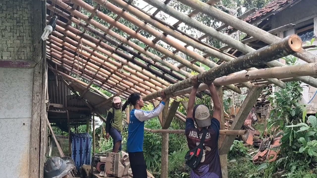Rumah Abah Oong 20 Thn Belum Pernah Di Renopasi,Saya Bantu Renopasi Dengan Bahan Seadanya