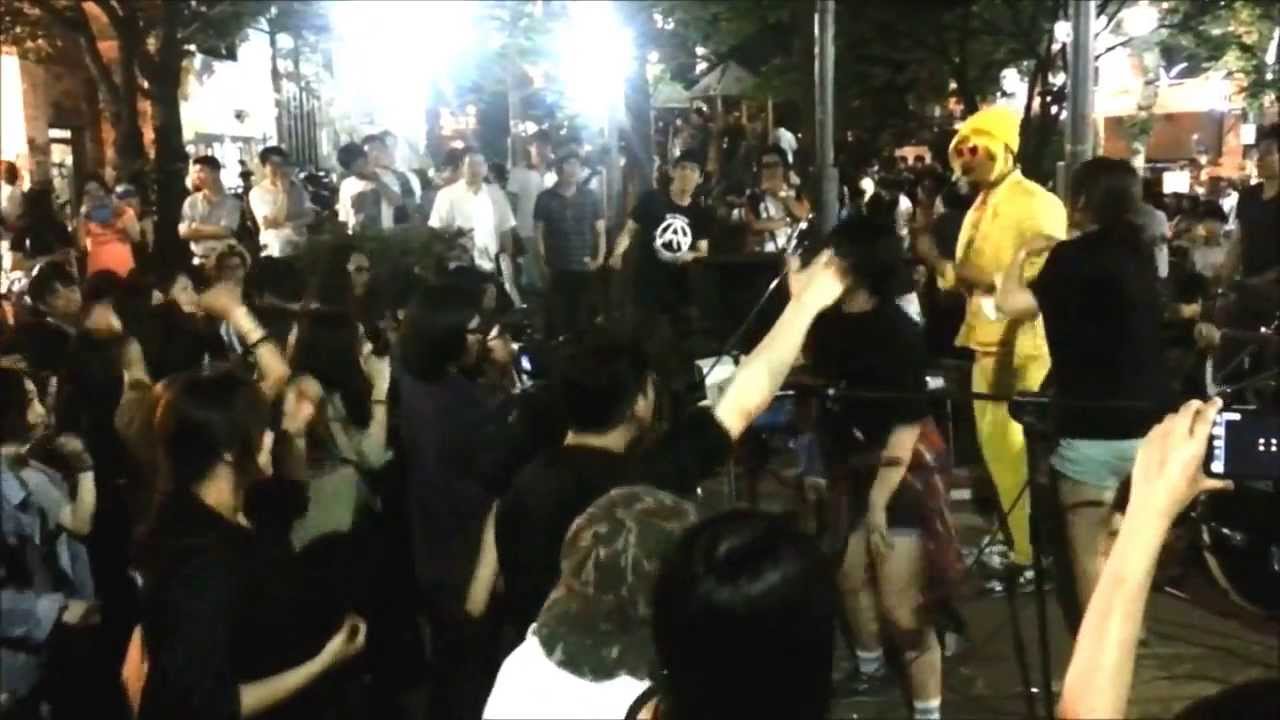 Live music at Hongdae Playground Park