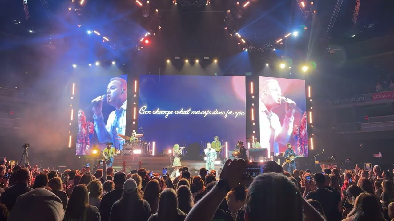 Anne Wilson with Matthew West &ldquo;The Cross&rdquo; at Winterjam in Indianapolis, Indiana on Feb 7, 2025