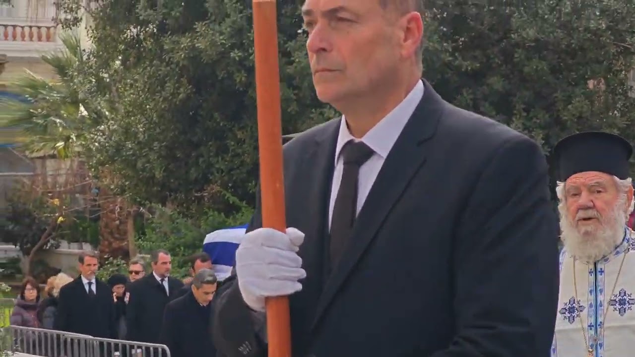 Η είσοδος της σορού της πριγκίπισσας Ειρήνης στη Μητρόπολη Αθηνών