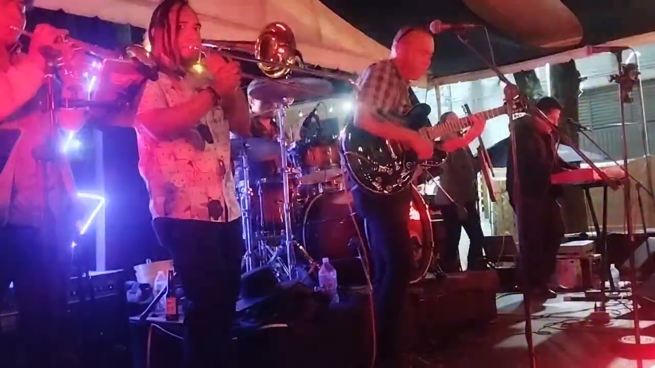 Con los Brixton Sound escuchando su ritmo skapreggae 