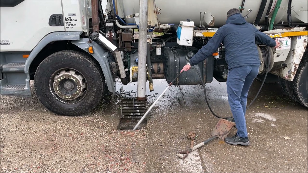 39 2009 DAF jet vac tanker