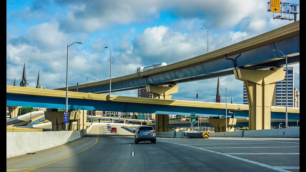 16-10 Milwaukee: A Quiet Morning on the Freeways