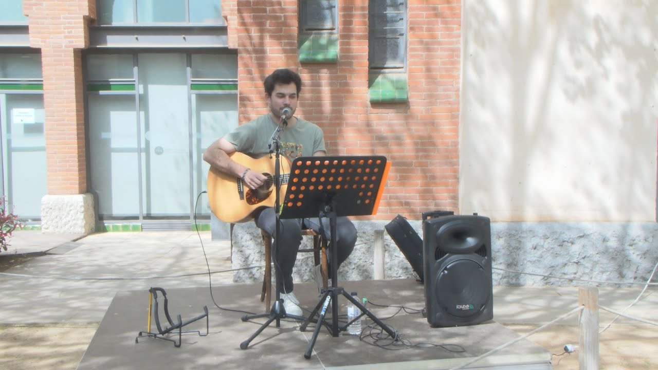 Els Jardinets vibren amb el Vermut Musical de Jaume Busoms en una jornada assolellada