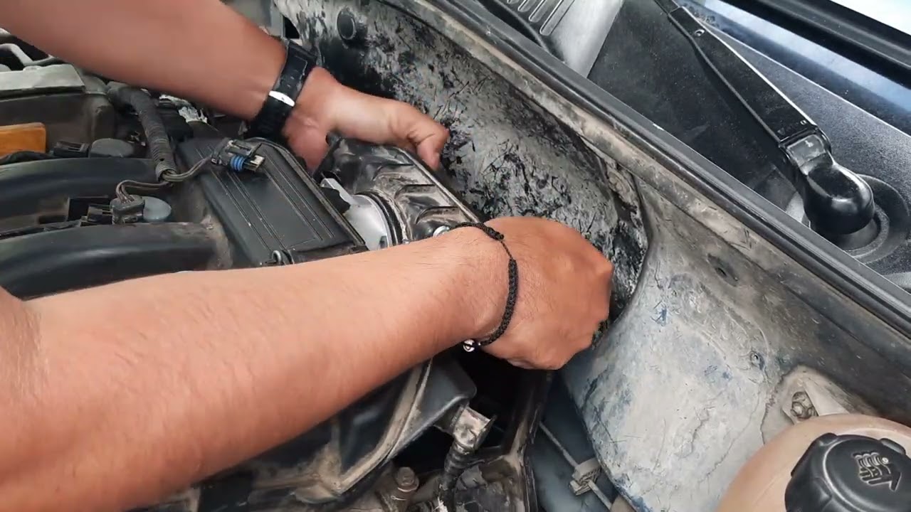 Instalando el nuevo cuerpo de aceleración para el Nissan Platina.