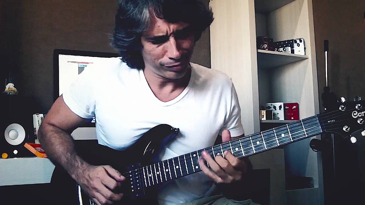 Alexandre Bicudo - Amanhecer (Live at Toraliens Studio 2012)