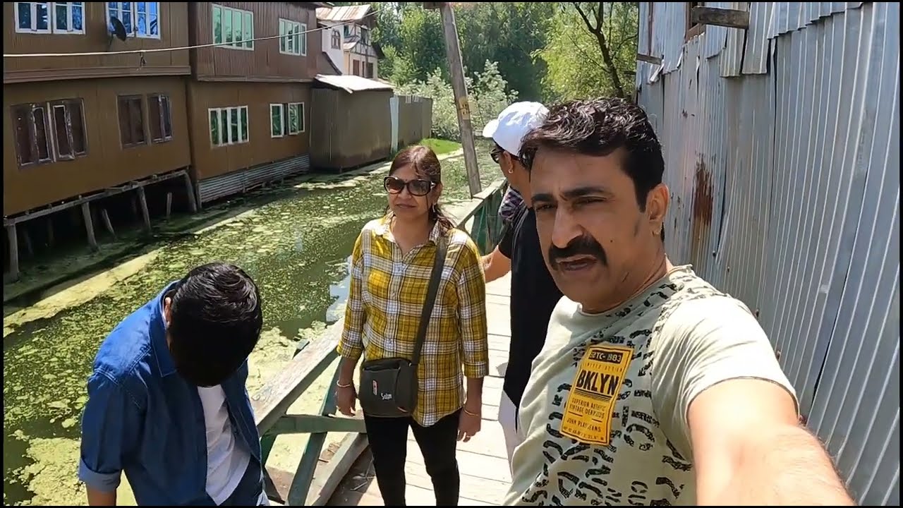Srinagar Homestay less than Rs 500 per head Dal Lake | Accommodation in Srinagar| InteriorDost Vlogs