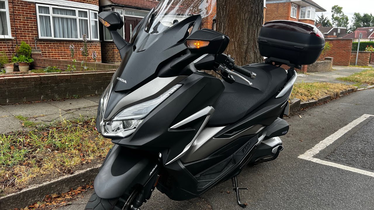 Am renunțat la motocicletă pentru un scuter Honda Forza 350. A meritat?