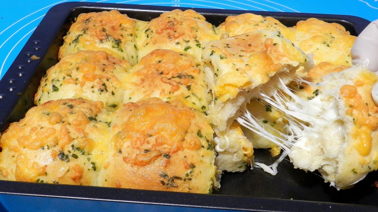 Cheese Garlic Dinner Rolls
