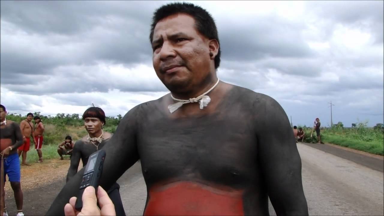 Indios Xavantes bloqueiam BR-158 próximo a Água Boa -MT