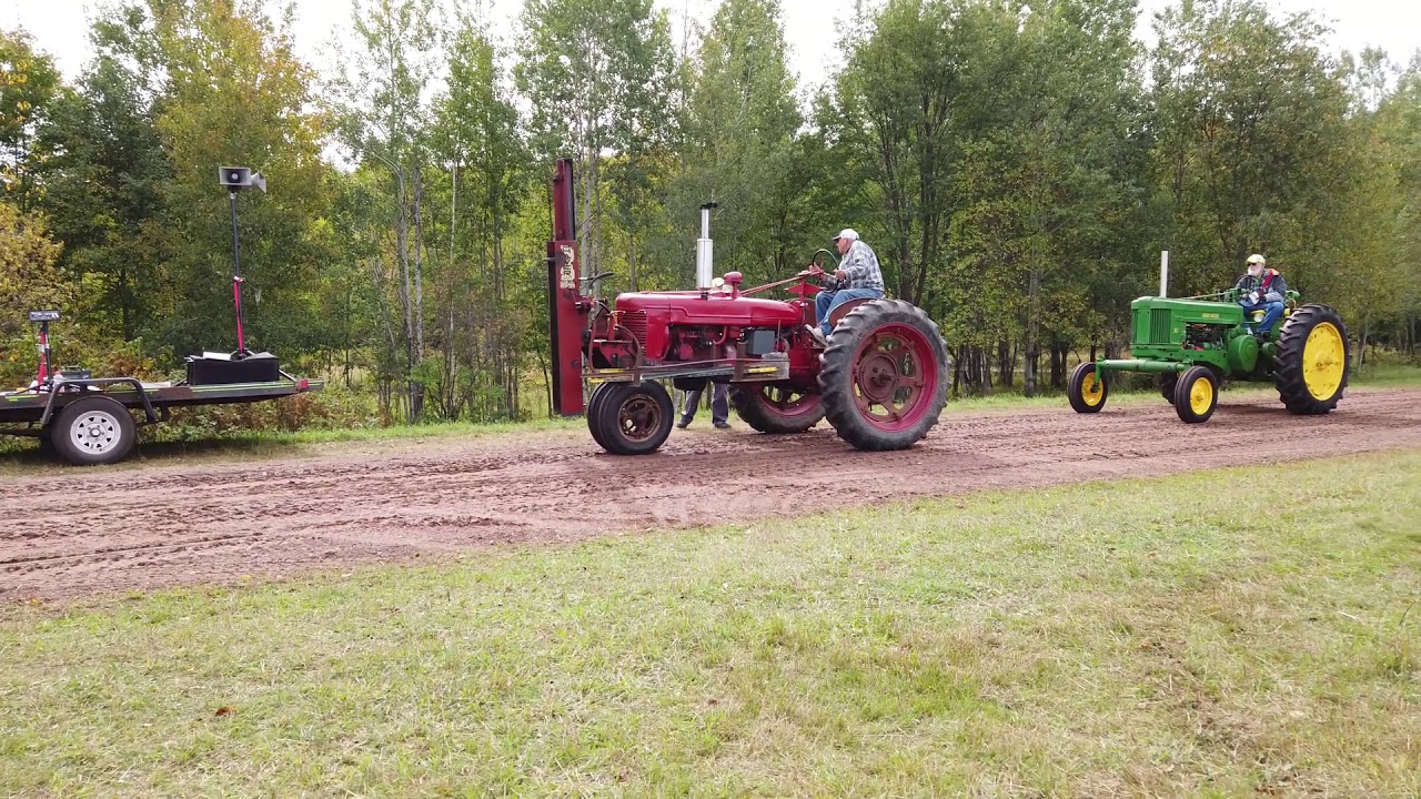 Northern Aged Iron Tractor parade 2019