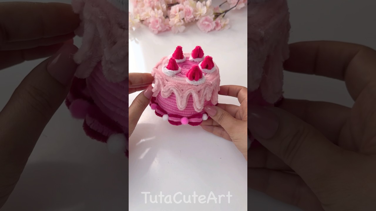 DIY cute cake 🎂 pipe cleaners box