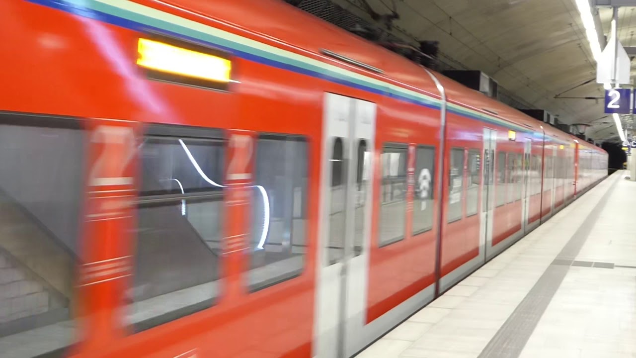 Ausfahrt Br 425 in Frankfurt Gateway Gardens.