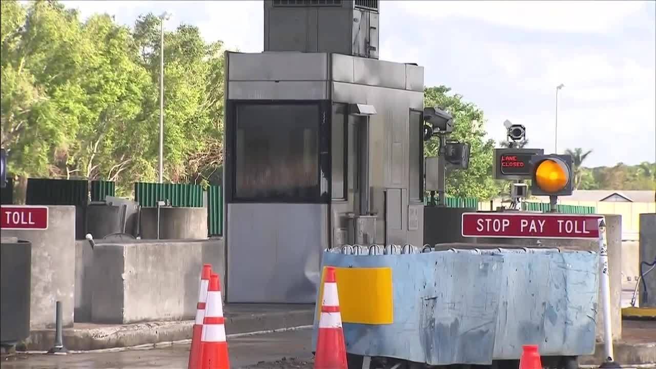 3 killed, 1 critical in Turnpike toll booth crash