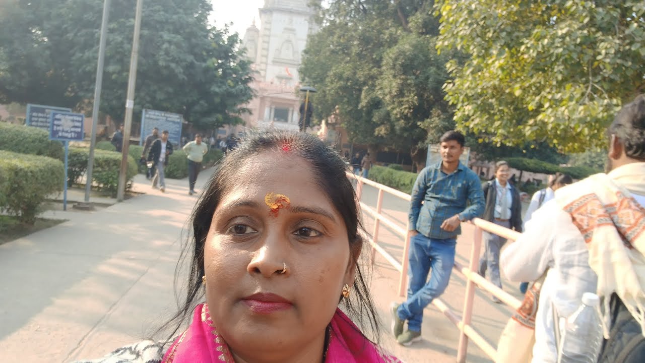 विश्वनाथ जी🛕 दर्शन करने गए हैँ l🛕 